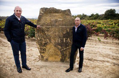 The two directors, Marcos and Miguel, Miguel and Marcos, in the vineyards which gives its name to one of their most well known and sought after wines, “La Nieta”