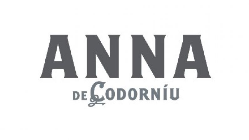 Codorníu lanza Anna Icónica para conmemorar los 40 años de un cava histórico.