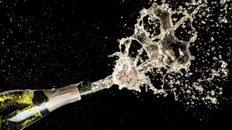 La industria francesa del champagne, dice que la nueva ley de espumosos de Rusia es "inaceptable".