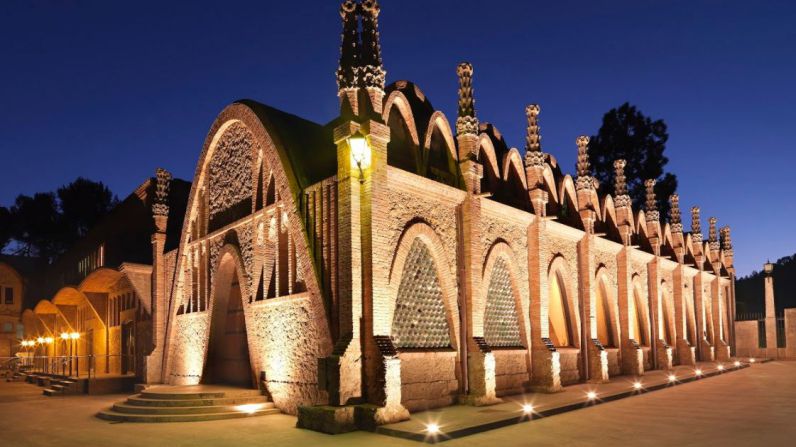 Codorníu conmemora el 150 aniversario del nacimiento de Puig i Cadafalch con la creación de una visita enoturístia dedicada al arquitecto.