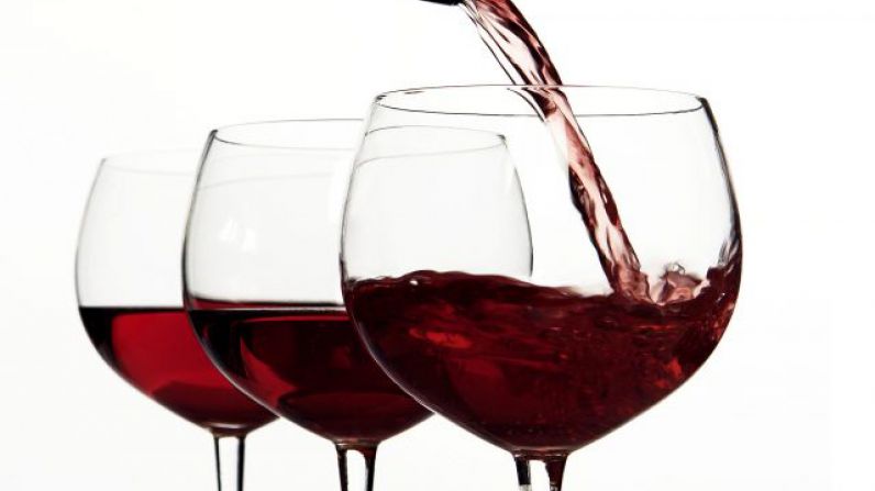 restaurante inflamado de próstata y vino tinto