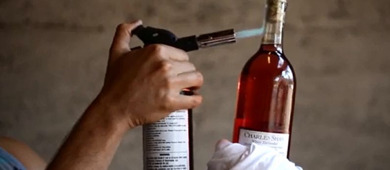 10 Formas no convencionales de abrir una botella de vino