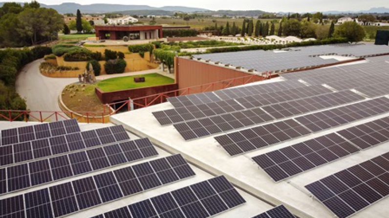 UNEF y Familia Torres premiarán a los hoteles de la Costa del Sol con mayor autoconsumo solar. 