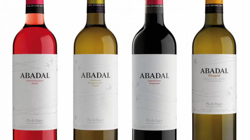 Nueva imagen de los vinos Abadal: las golondrinas regresan a casa.