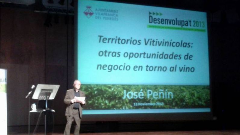 José Peñín anima al Penedés a crear nuevos negocios entorno al vino.
