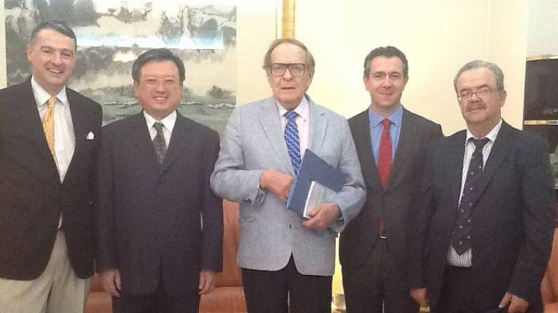 Representantes del sector vitivinícola español se entrevistan con el Embajador de la República Popular China