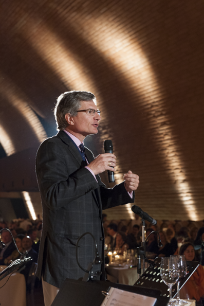 Jean-Michel Valette MW, Presidente del Instituto, realizando un parlamento en la cena de gala