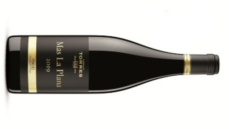 Mas La Plana 2019 de Familia Torres, mejor vino del Penedès según Mundus Vini.