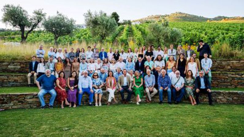 El Príncipe Robert de Luxemburgo nombrado Presidente de Primum Familiae Vini, promoviendo el legado continuo de los valores familiares, la innovación y la sostenibilidad en los grandes vinos.