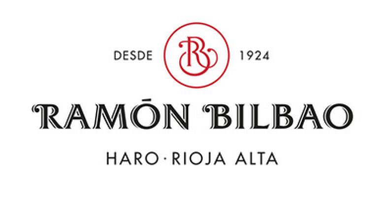Ramón Bilbao ofrece a los padres un pasaporte a un destino inesperado.