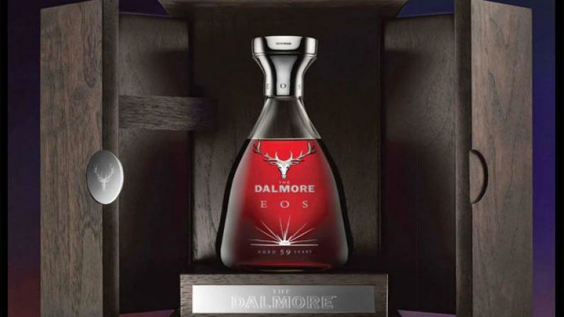 Una botella de DALMORE se vende por 83.640£ (93.902€)