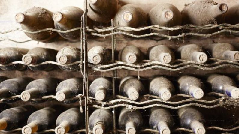 El misterio rodea la desaparición de 1,3 millones de libras esterlinas en vino de un restaurante de París.