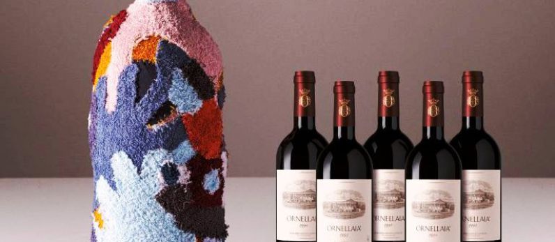 La venta de vinos Ornellaia 2022 recauda 106 875 dólares estadounidenses.